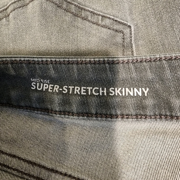 Lane Bryant Super Stretch Skinny Jeans Mid-Rise Raw Curve Hem Grey Wash sz 18 - Picture 5 of 11